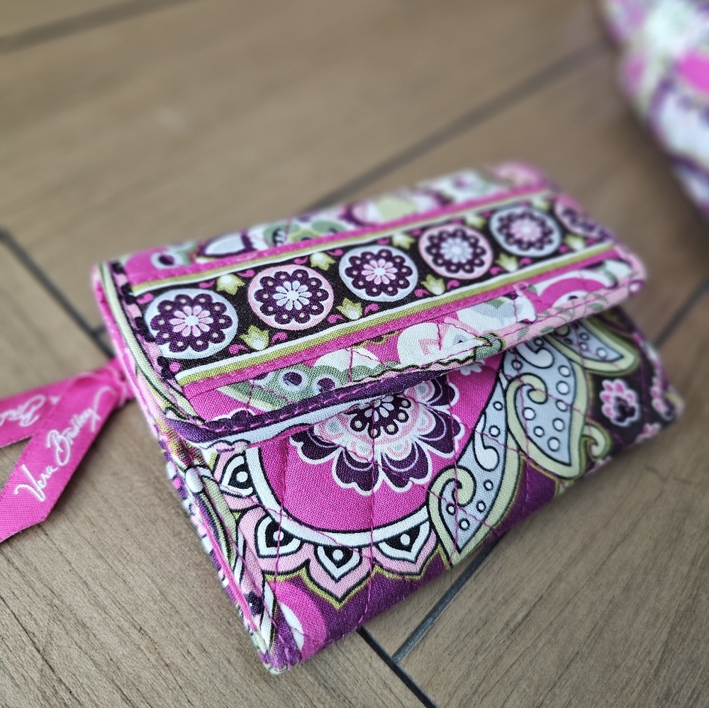 Vera Bradley "Frannie" bag and matching wallet in "Very Berry Paisley" print - Picture 11 of 13